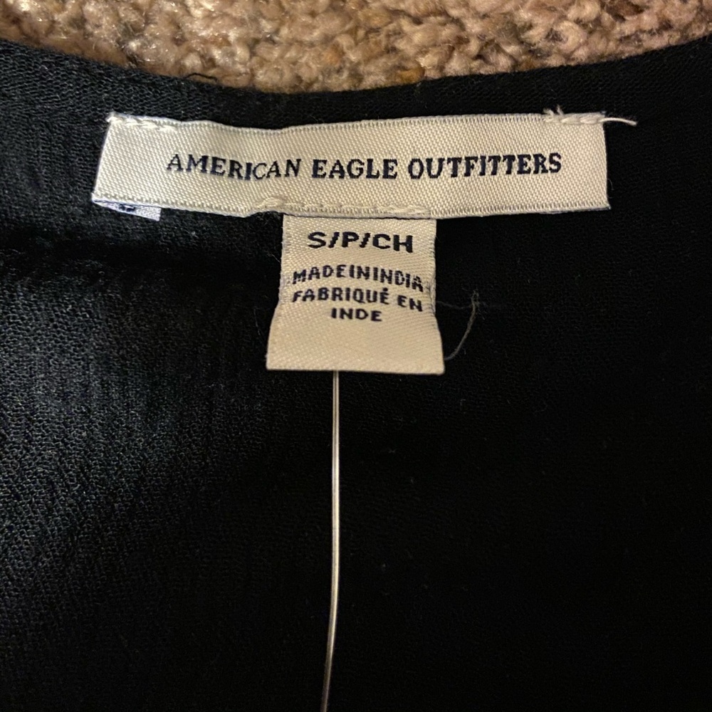 American Eagle floral embroidered crop top - Picture 3 of 8